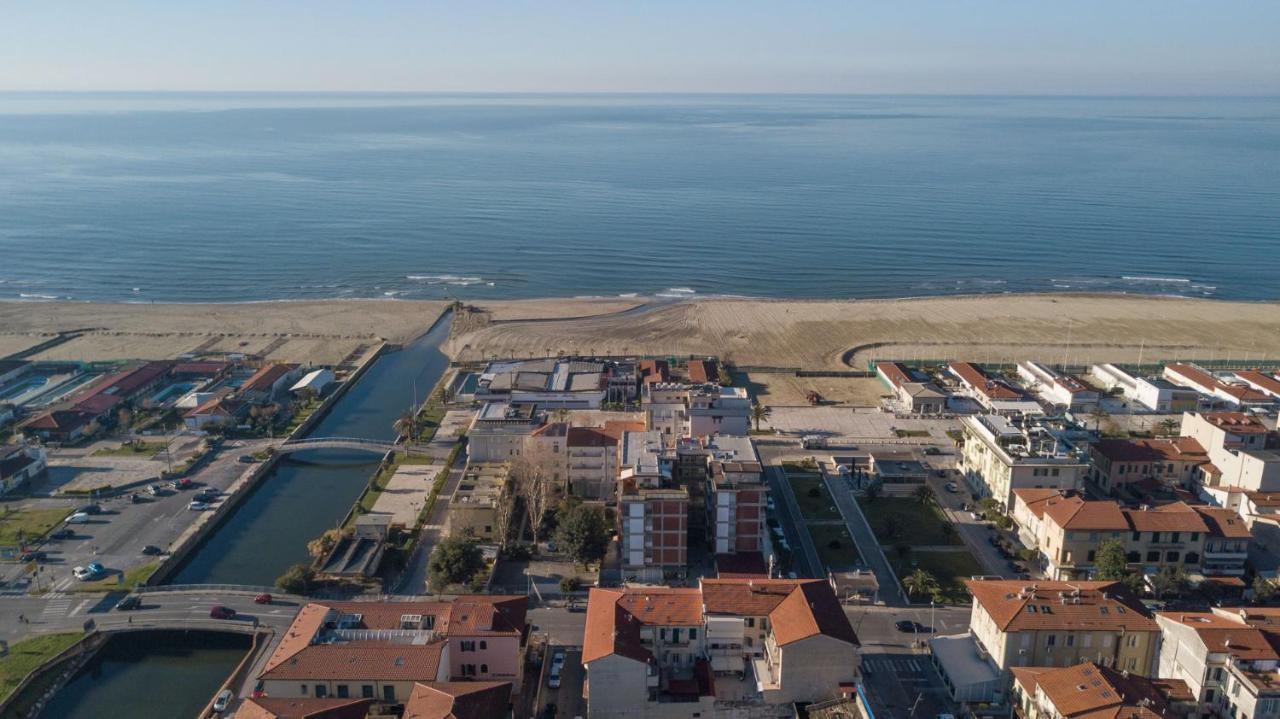 "Libeccio Apartment" Fronte Mare Con Garage Privato Lido di Camaiore Exterior foto